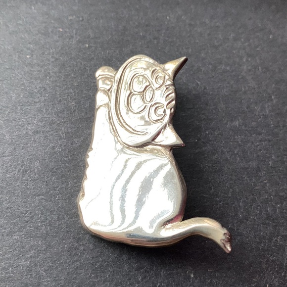Vintage Spoonliques A Gift Today A Treasure Tomorrow Silver engraved Cat Pin - Picture 9 of 13